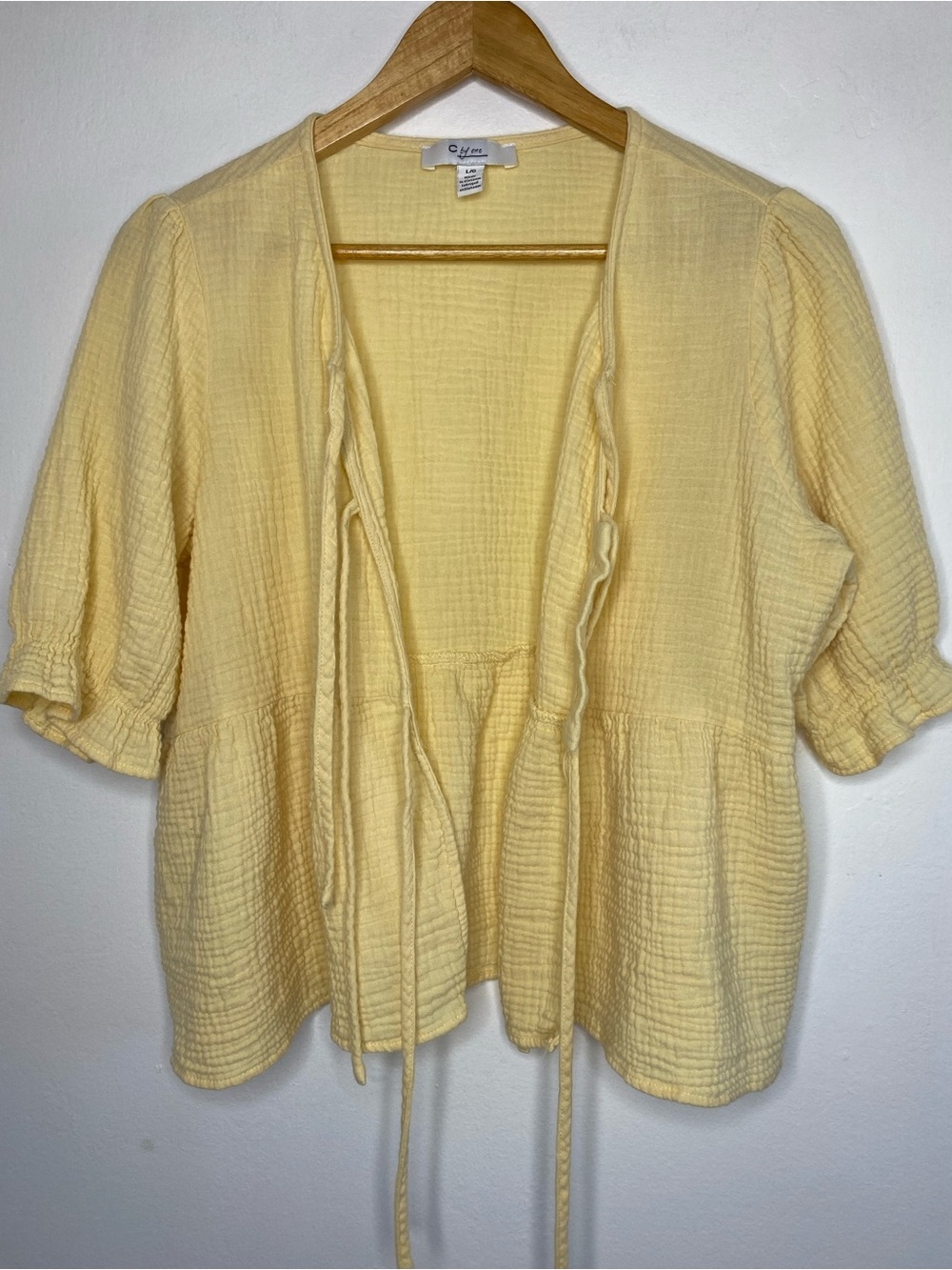 Gauzy Top with front ties Size L pastel yellow Airy Tropical Travel - Picture 7 of 7